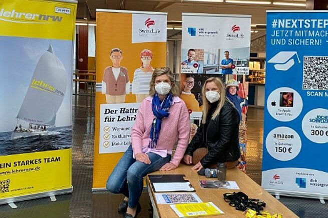 2022-Werbestand-an-Uni-Bielefeld