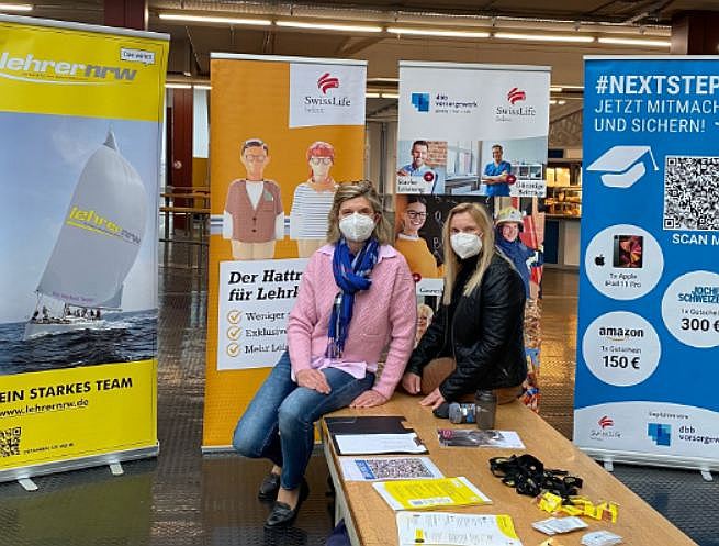 2022-Werbestand-an-Uni-Bielefeld