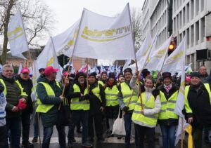 lehrer nrw Gruppe vor dem Finanzministerium