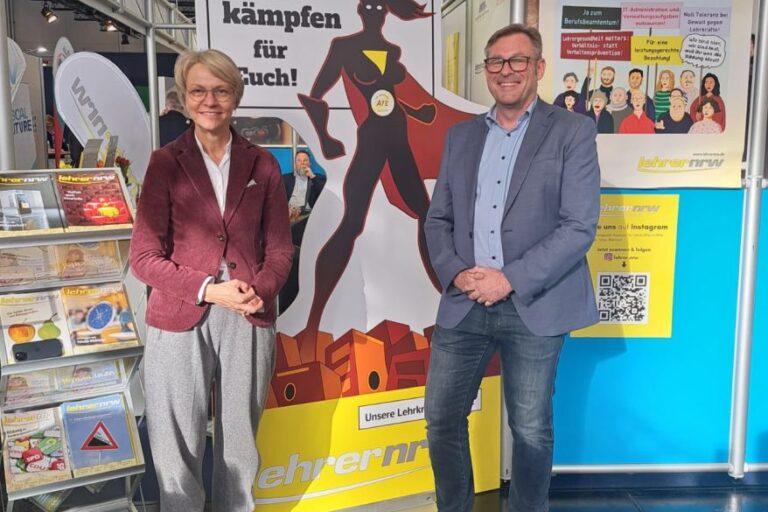 NRW Bildungsministerin Dorothee Feller und lehrer nrw Verbandsvorsitzender Sven Christoffer