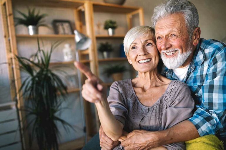 Glückliches Seniorenpaar, Foto: Adobe Stock