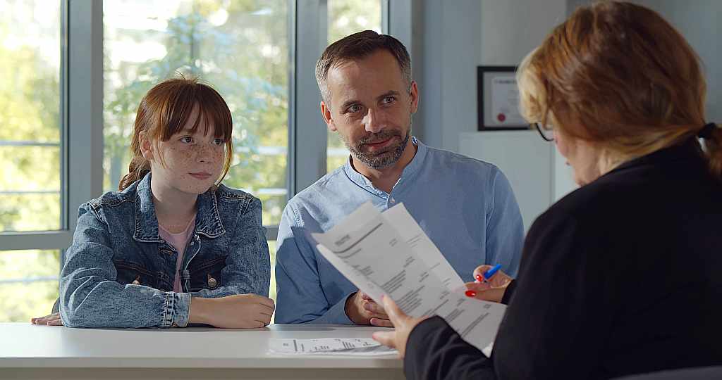 Eltern-Lehrer-Schülergespräch, Foto: Adobe Stock