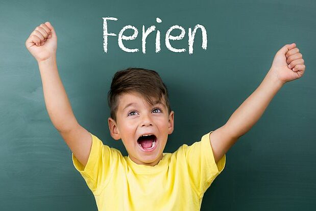 kind freut sich über schulferien, Foto: AdobeStock