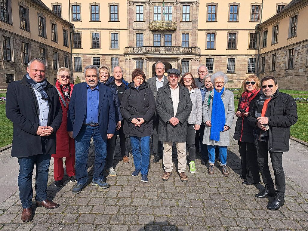 Fulda-2025-01-Seniorenvertreter-vor-Stadtschloss-Foto-Holder