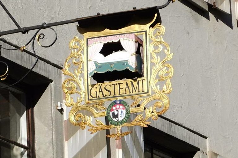 Gästeamt-Schild