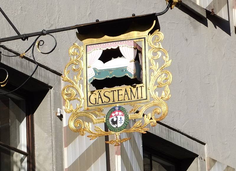 Gästeamt-Schild