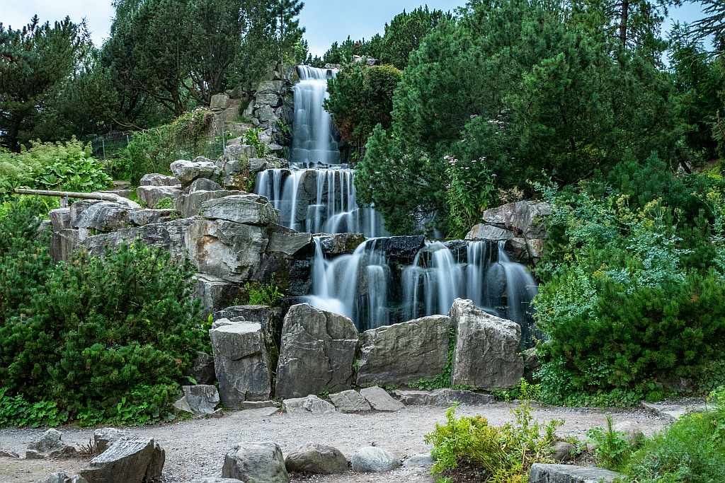 Wasserfafall im Grugapark, Foto: Adobe Stock