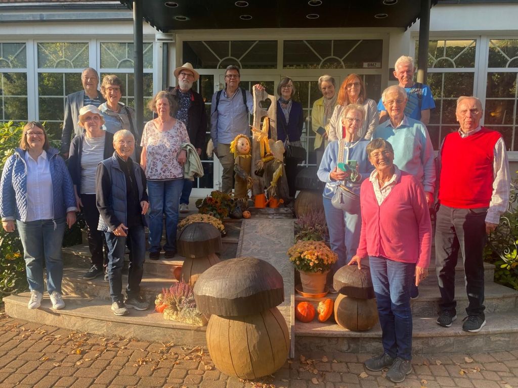 Harz-Reise 2026-Gruppenfoto vor Hotel-1024