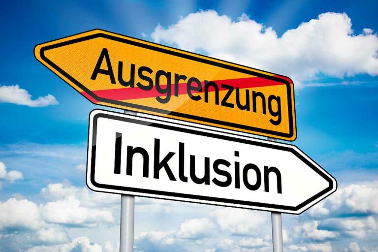 Wegweser mit Inklusion und Ausgrenzung