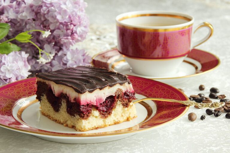 Kaffee und Kuchen, Foto: Adobe Stock