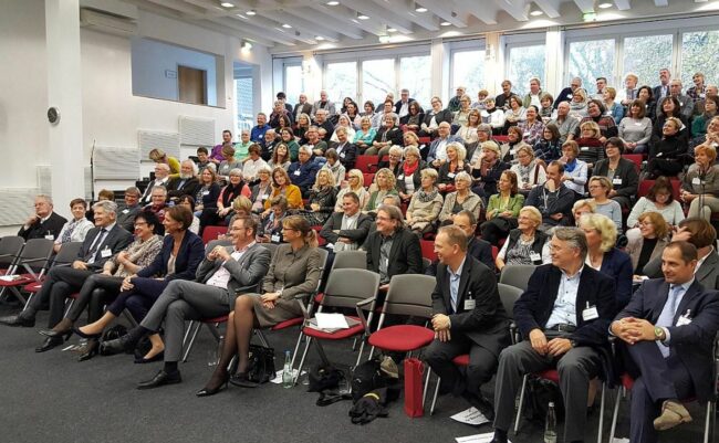 Foto eines Blickes ins Plenum während des Mülheimer Kongresses 2017