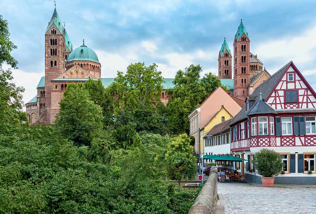 Nordseite des Domes zu Speyer, Foto: Adobe Stock Foto von der Nordseite des Domes zu Speyer