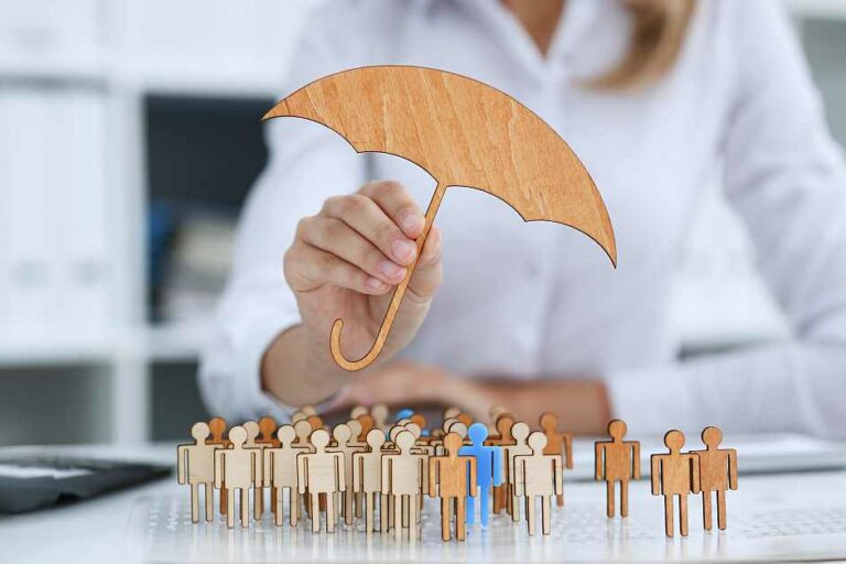 Versicherungsschirm, Foto Adobe Stock