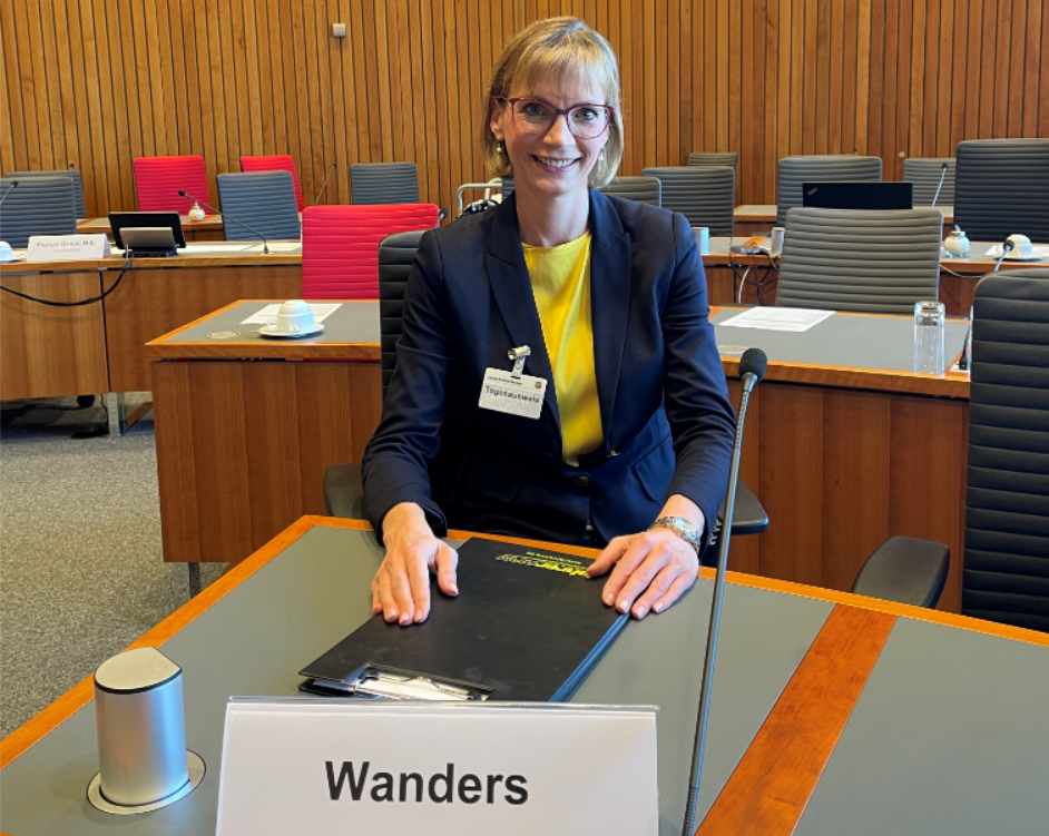 Sarah Wanders zur Anhörung im Ministerium Foto eigt Sarah Wanders zur Anhörung im Ministerium